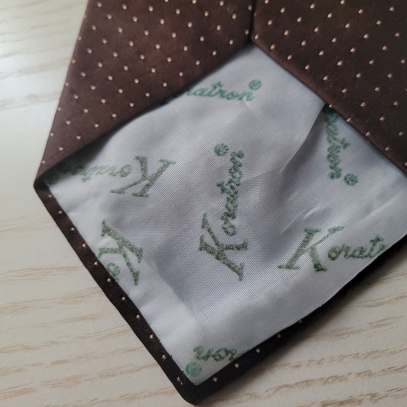 Vintage Brown Necktie with Beige Specs - Picture 5 of 8